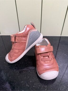 Biomecanics Kids Leather Hook-and-Loop Sneakers in Rust Brown size 22/ or 6